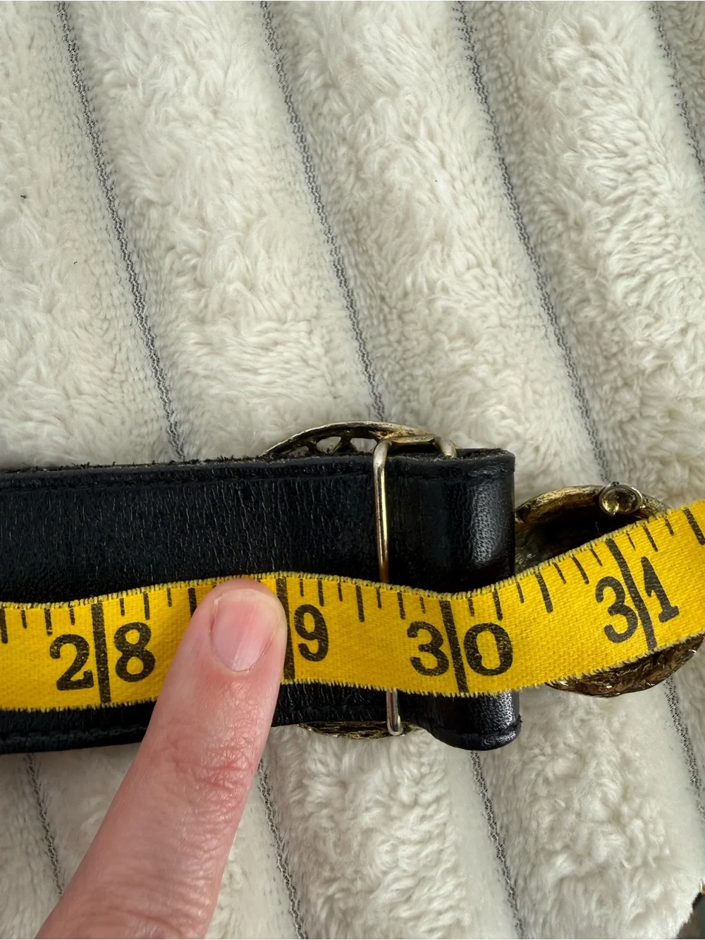 Vintage latch/waist belt with ornate medallion size small